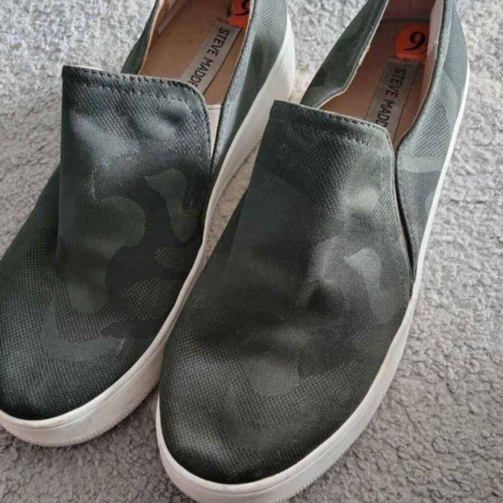 Womens size 9.5 Camo Steve Madden Slip On Shoes